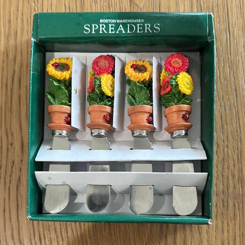 Boston Warehouse Flower Pot Spreaders Set